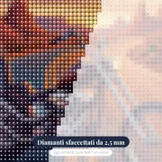 Moto allungata al tramonto nel deserto – primo piano dei diamanti