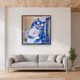 Tendresse Féline : Chats Bleu et Blanc enlacés – mis en situation dans un salon