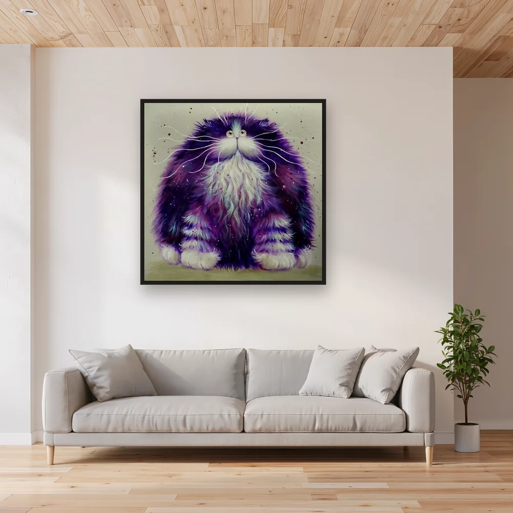 Gros Chat Fluffy aux Yeux Jaunes – Salon