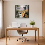 Femme Féline au Couchage Solaire – Bureau