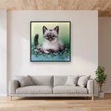 Chaton Siamois aux Fleurs Bleues – mis en situation dans un salon