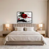 Rosa Rossa su Libro Antico – Camera