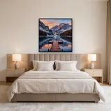 Holzsteg am Bergsee im Morgengrauen – Schlafzimmer