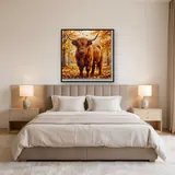 Hochlandrind im goldenen Herbstwald – Schlafzimmer