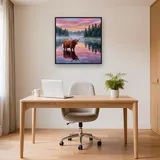 Vache des Highlands au bord du loch brumeux – Bureau