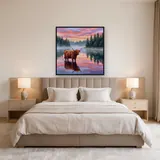 Vache des Highlands au bord du loch brumeux – Chambre