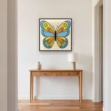 Papillon Symétrique aux Couleurs Vives – Entrée