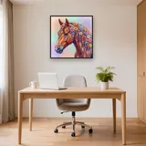 Eleganter Pferdekopf mit Blumen in der Mähne – Büro