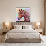 Eleganter Pferdekopf mit Blumen in der Mähne – Schlafzimmer