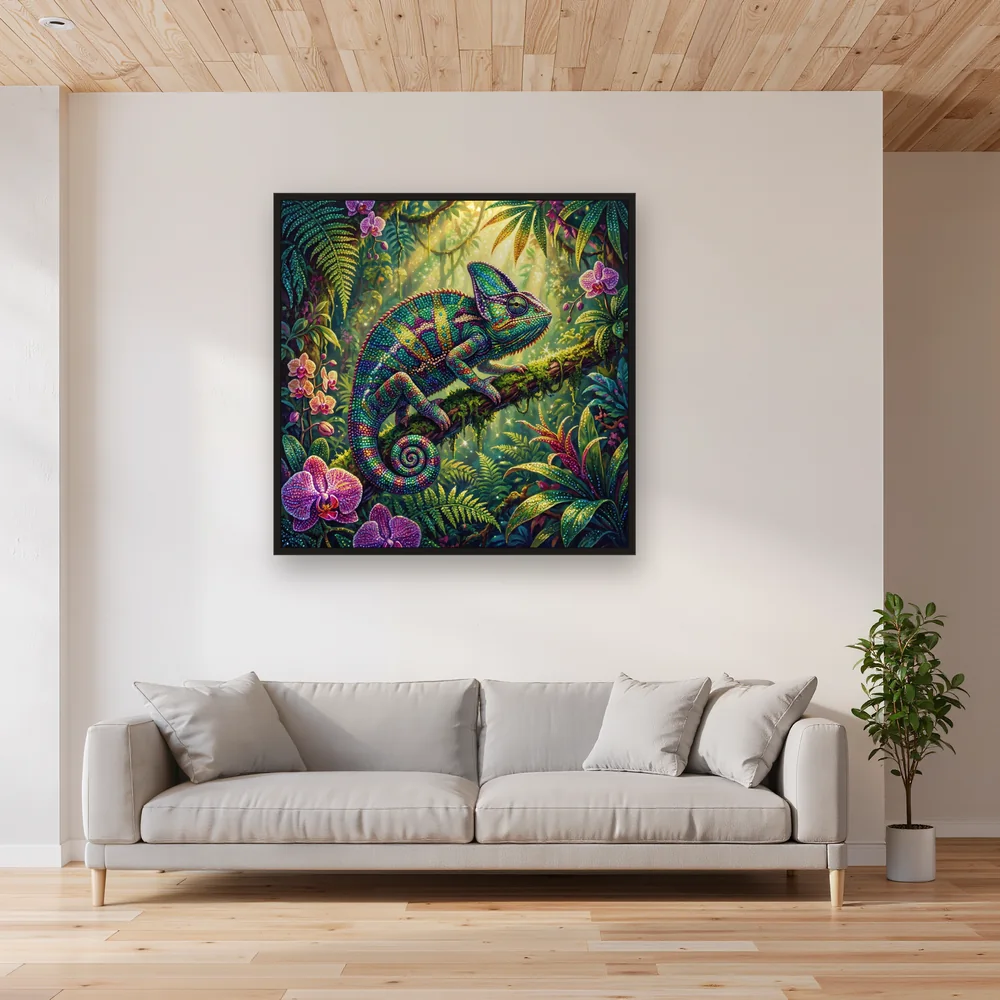 Caméléon casqué dans une jungle lumineuse – Salon