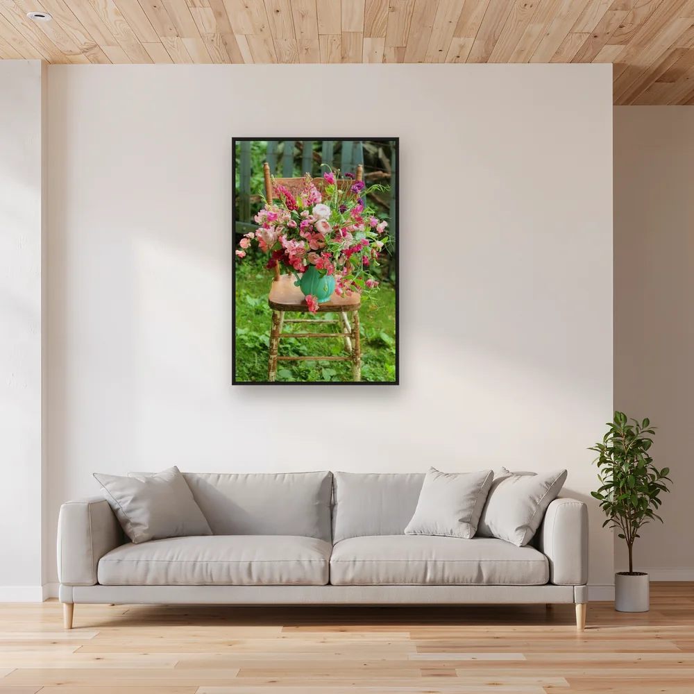 Nadezhda Flowers on a Chair – Soggiorno