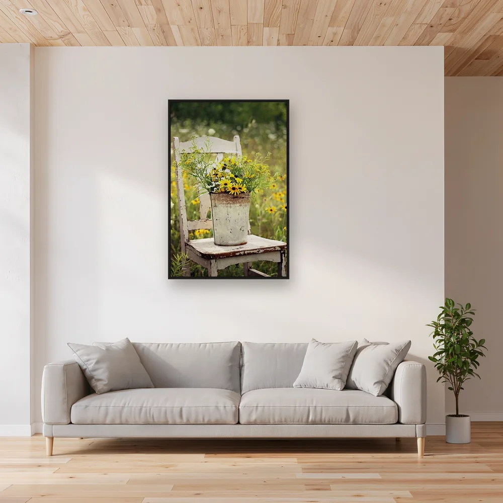 Nadia Flowers on a Chair – Soggiorno