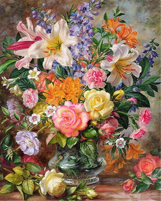 Aperçu du résultat final du diamond painting Majestätischer Strauß aus Lilien und Rosen in einer Kristallvase.