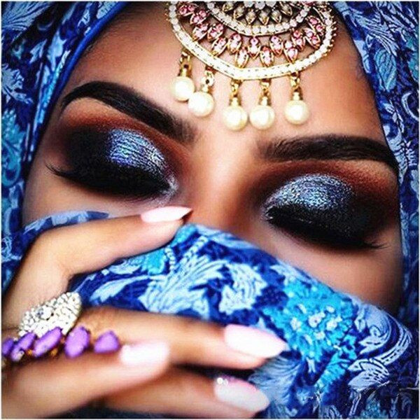 Aperçu du résultat final du diamond painting Arabische Frau Louna.