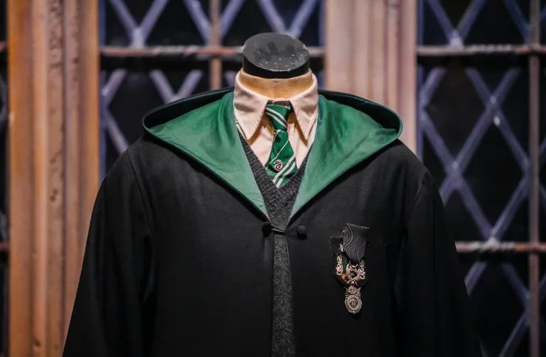 Vorschau des Endergebnisses des Diamantgemäldes „Harry Potter: Slytherin-Uniform“.