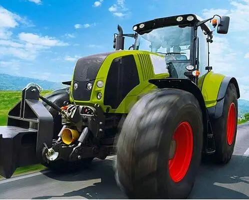 Aperçu du résultat final Grüner Traktor auf Feldern unter einem Sommerhimmel.